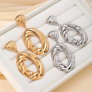Vintage Twisted Oval Drop Earrings Metal Large Geometric Hollow Earrings Gold Silver For Women Party Jewelry Accessories