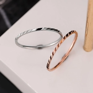 Anello Sottile in Acciaio al Titanio Minimalista per Donna Oro Rosa Argento Motivo a Taglio Geometrico Gioielli Quotidiani Anello a Fascia