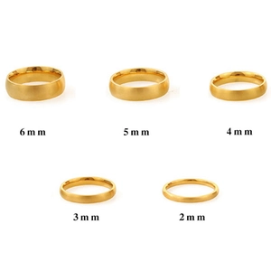 Vergleich von goldenen Titanstahlringen in fünf Breiten von 2mm bis 6mm mit mattem Finish