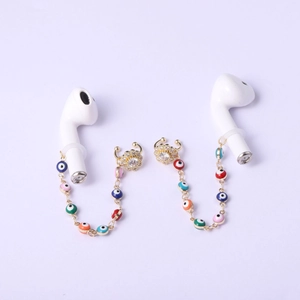Détails des perles de l'œil bleu sur les clips d'oreilles anti-perte dorés