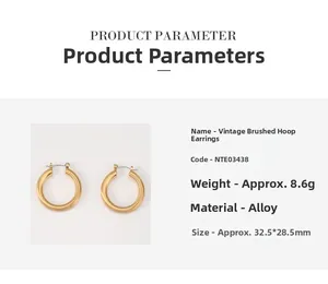 Vue technique montrant les dimensions et le poids des boucles d'oreilles dorées