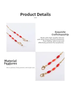 Détail de la chaîne dorée avec perles rouges et boucles en silicone réglables