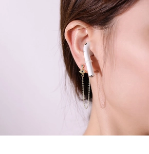 Dettaglio dell'orecchino anti-smarrimento per auricolari wireless con design a malocchio