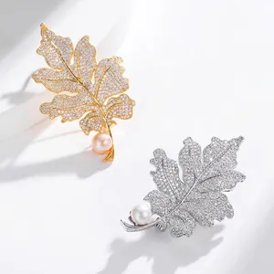 Eleganter Blattform Brosche Anstecknadel Für Damen Vergoldetes Kupfer Mikro-Zirkonia Künstliche Perle Schmuck Hochzeit Bankett Party Zubehör Geschenk