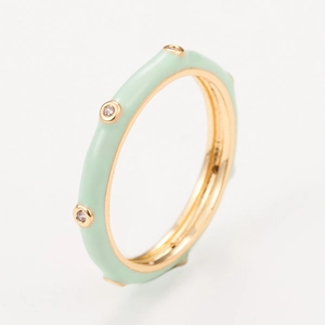 Minimalistischer vergoldeter Ring mit minzgrüner Emaille und glänzenden Zirkoniasteinen