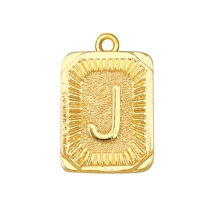 Colgante cuadrado dorado con letra J en relieve y textura de rayos de sol para joyería