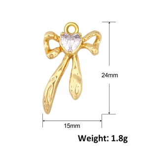 Gedetailleerde weergave van gouden strikhanger met hart zirkoon, maat 24mm bij 15mm