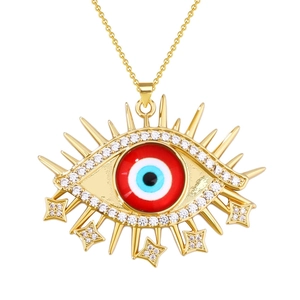 Goldene Evil Eye Halskette mit funkelnden Zirkonia Sternen auf einer feinen Goldkette