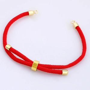 Cordón tejido rojo ajustable con deslizadores de metal dorado y anillos de conexión
