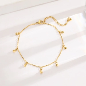 Minimalistisches Fußkettchen aus Gold-Titanstahl mit runden Perlen und verstellbarem Verschluss