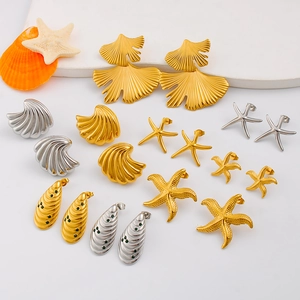 Collection de boucles d'oreilles étoiles de mer et coquillages or et argent