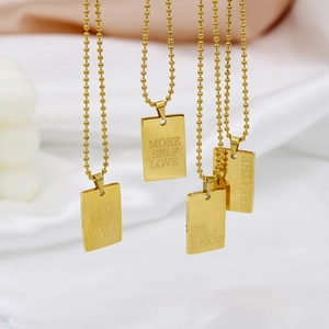 Collana con ciondolo quadrato dorato con citazioni motivazionali e catena a sfere lucida