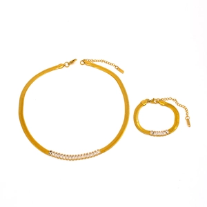 Parure de bijoux serpent dorée avec zircons cubiques pour femmes style élégant