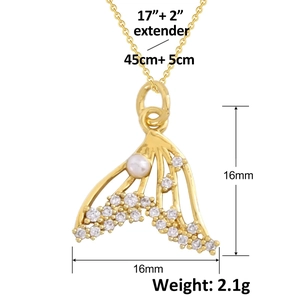 Collier pendentif queue de poisson plaqué or avec pavé de zircons et perle blanche