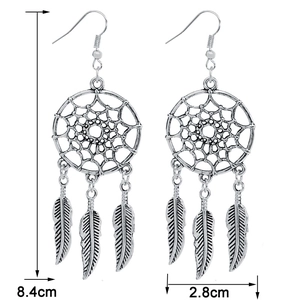Pendientes retro atrapasueños con plumas de metal plateado y cuentas turquesas