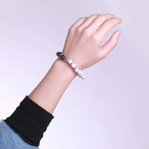Heren armband van lavasteen en wit turkoois met zilveren Boeddha hoofd detail
