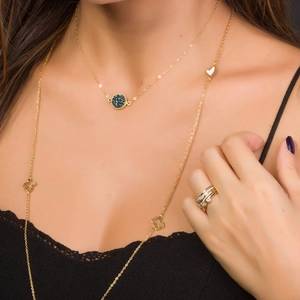 Collier multicouche doré avec pendentif ours et ensemble de bagues en cristal assorties