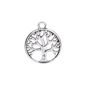Dettaglio del ciondolo Albero della Vita in argento vintage per gioielli DIY