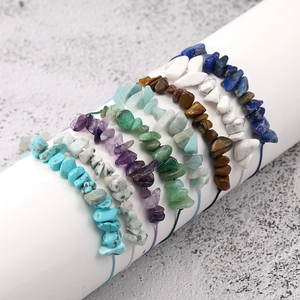 Handgewebtes Armband mit unregelmäßigen Natursteinen wie Türkis und Amethyst für Paare