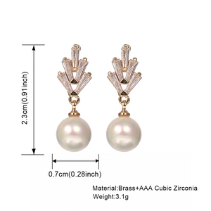 Especificaciones detalladas de aretes de aro dorados con circones y perlas
