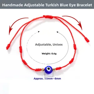 Macro-opname van verstelbare Evil Eye armband met rood koord en 8mm kraaldetail
