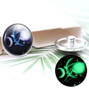 Luminous 20mm snap button with celestial moon design and glowing green effect