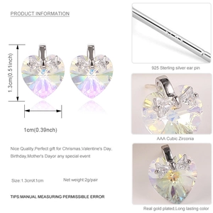 Detalle de los pendientes de plata S925 con circonitas cúbicas AAA en forma de corazón