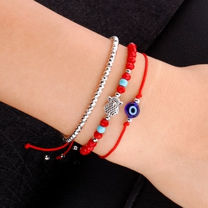 Set di 3 bracciali bohémien malocchio con ciondolo a civetta e catena di perle rosse