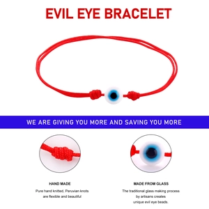 Detailansicht der handgefertigten roten Evil Eye Armband mit Glasperle und Peruanischen Knoten