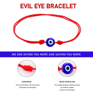 Handgefertigtes rotes Evil Eye Armband mit blauer Glasperle und Makramee-Verschluss