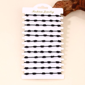 Set di 12 braccialetti a nodi fatti a mano neri su scheda display per vendita donne