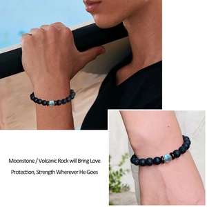 Vue détaillée et lifestyle du bracelet pour homme en pierre volcanique et lune de 8mm