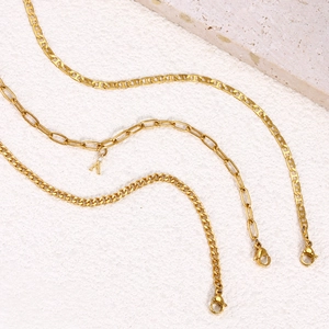 Ensemble de trois chaînes en acier inoxydable doré avec trombone et pendentif lettre A
