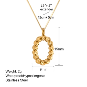 Especificaciones del collar de acero inoxidable chapado en oro 18k con medidas del colgante