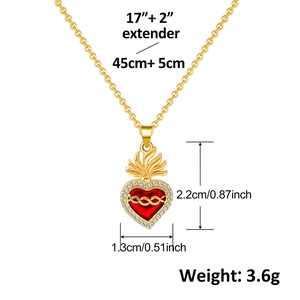 Dettaglio del ciondolo a cuore fiamma dorato con misure 22x13mm e catena da 50cm