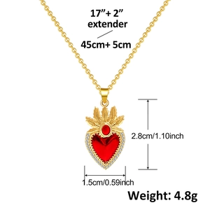 Dimensioni dettagliate del ciondolo a cuore rosso con corona d'oro e cristalli
