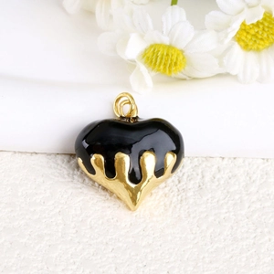 Colgante de corazón en esmalte negro y oro pulido para accesorios de collares y pulseras DIY