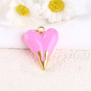Colgante de corazón rosa con detalles dorados y aro metálico para creación de joyería DIY