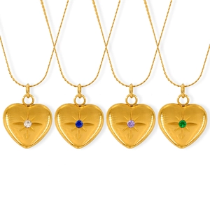 Conjunto de collares con colgante de corazón dorado y gemas de circón en cadenas finas