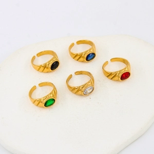 Set mit fünf Vintage-Ringen aus vergoldetem Edelstahl mit bunten ovalen Zirkonia-Steinen