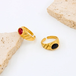 Minimalistische 18K vergoldete offene Ringe mit ovalen Zirkonia in Rot und Schwarz