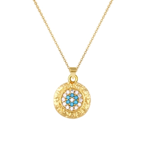 Vergulde evil eye hanger ketting met blauwe en witte kristallen aan een schakelketting
