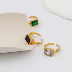 Bagues réglables en acier titane plaqué or 18K avec zircons carrés verts et noirs