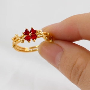Adjustable gold ring with red heart zircon four-leaf clover design and rope band