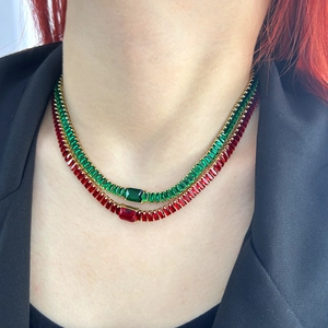 Parure de colliers de luxe en acier doré avec zircons colorés de taille baguette