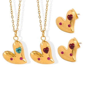 Conjunto de joyas de corazón vintage con colgantes de circón y pendientes de oro pulido