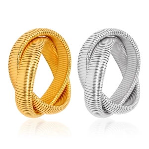 Polierte Gold- und Silber-Crossover-Ringe im Tubogas-Stil mit gerippter Spiralstruktur