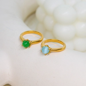 Vintage gold rings with emerald green and light blue cat-eye stones for a royal look