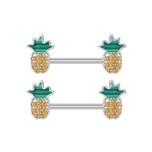 Makro-Detail des Ananas-Nippelpiercings mit grüner Emaille und gelben Zirkoniasteinen