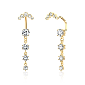 Detailansicht des goldenen Bauchnabelpiercings mit Zirkonia-Anhängern und Schraubverschluss